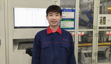 单宝鑫：对峙不休创新，争做大红鹰dhy工匠